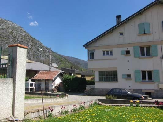 Appartement Au Pied Des Montagnes Auzat Bagian luar foto