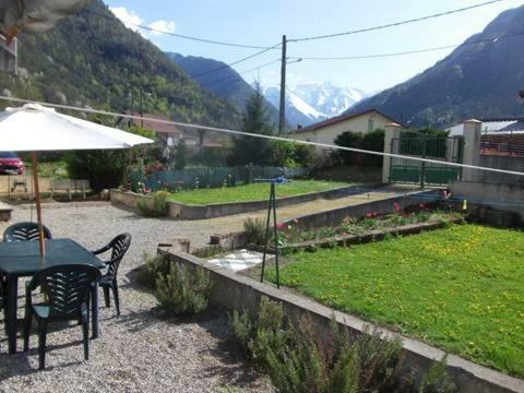 Appartement Au Pied Des Montagnes Auzat Bagian luar foto